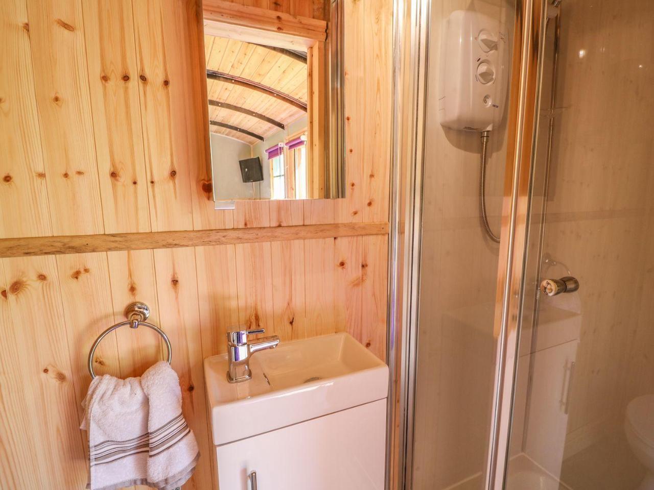 애버게이브니 Railway Carriage 빌라 외부 사진